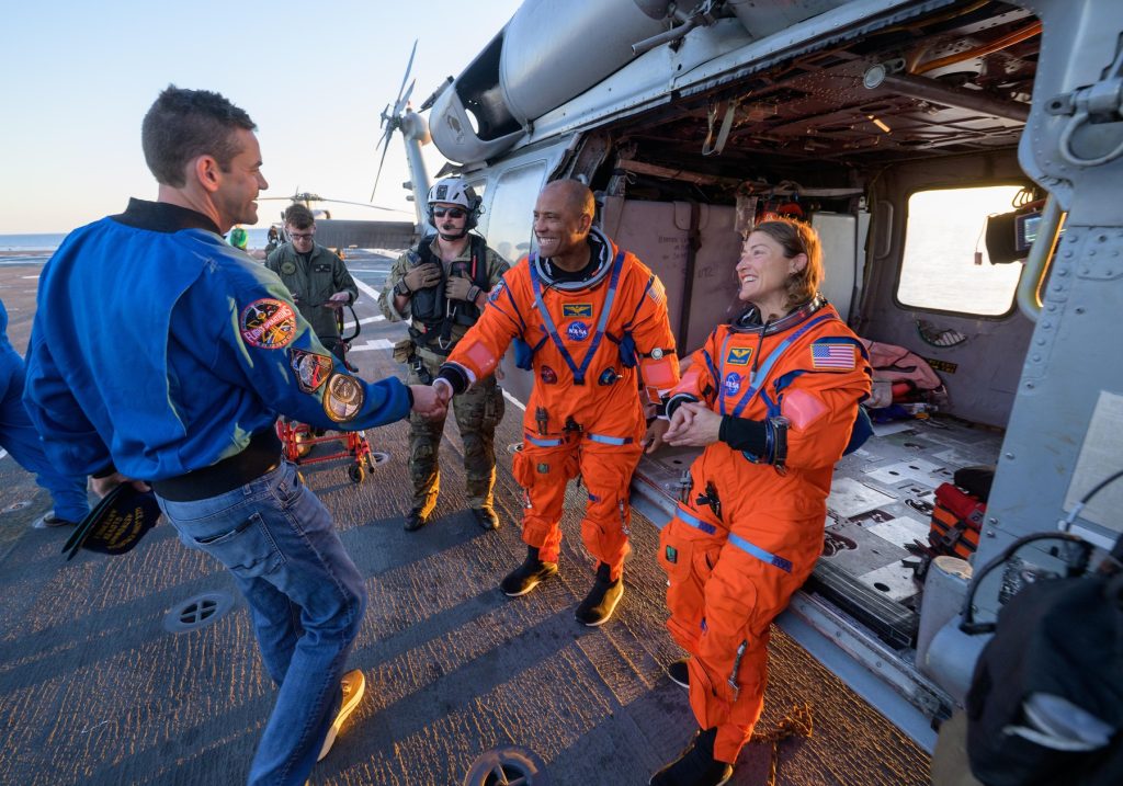 Revenirea spectaculoasă a astronauților Artemis 2: Primele imagini de pe Pământ