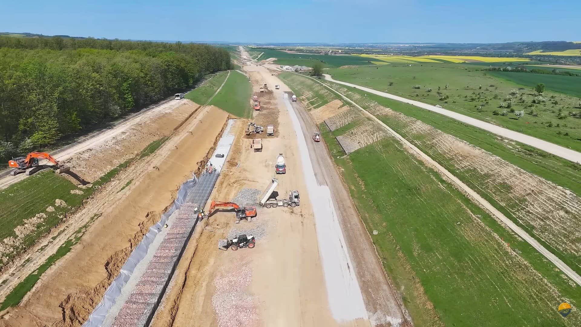 O asociere de firme din România și Bulgaria a câștigat licitația pentru construcția tronsonului 2 al autostrăzii A8, care va lega orașul Iași de rețeaua europeană de autostrăzi