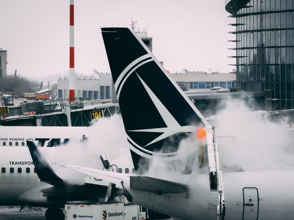 UE pregătește măsuri pentru combustibilul avioanelor: Criza amenință Europa