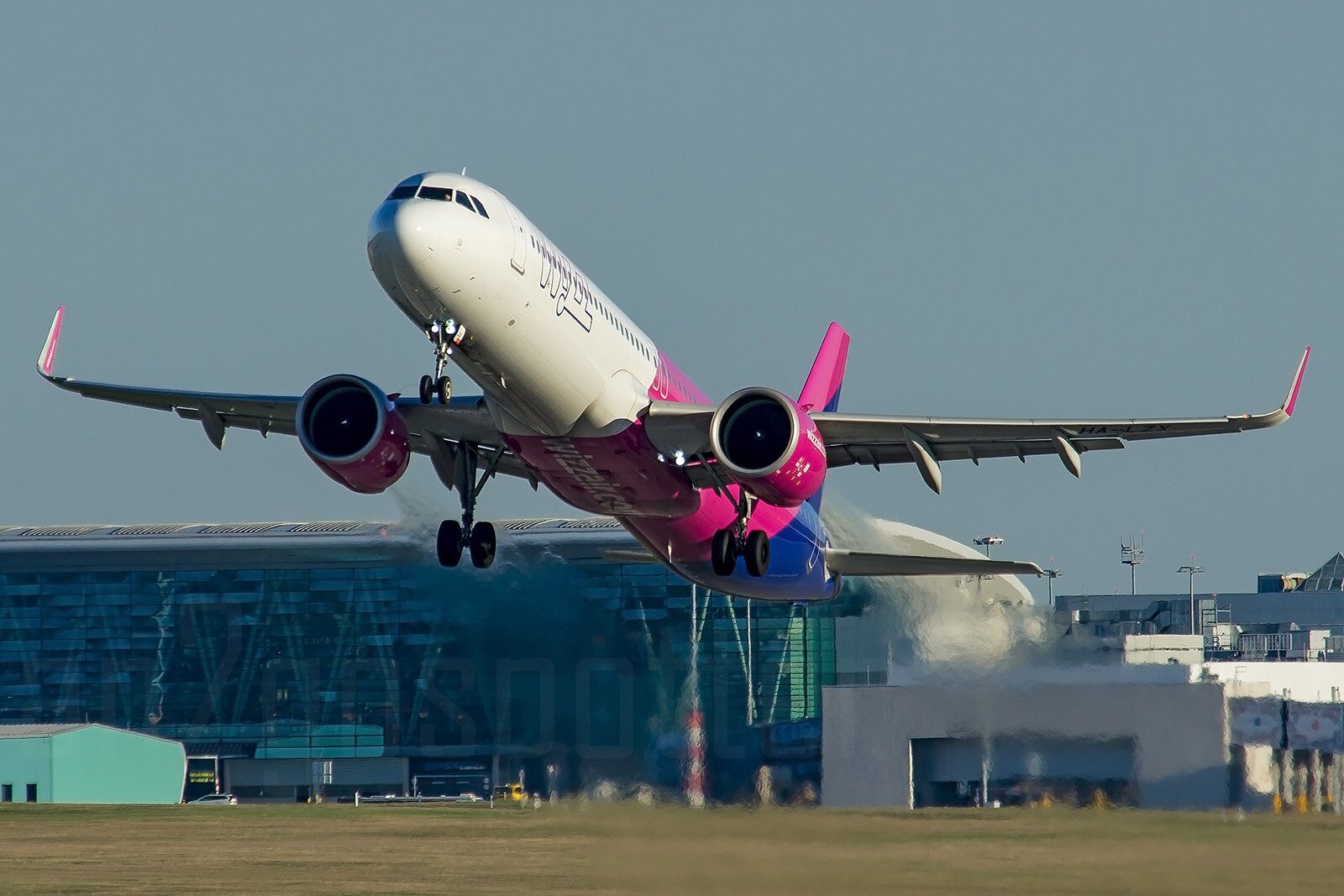 Wizz Air zboară din Otopeni în Croația din iulie: Zboruri noi spre litoral