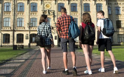Mii de studenți din România, loviți de scandalul burselor UK: Ce sume pierd