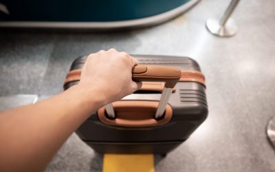 Metoda JAPONEZĂ revoluționară: Cum faci bagajul de mână imbatabil