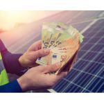 bancnote-euro-panouri-solare-dreamstime.jpg - JurnalUrban