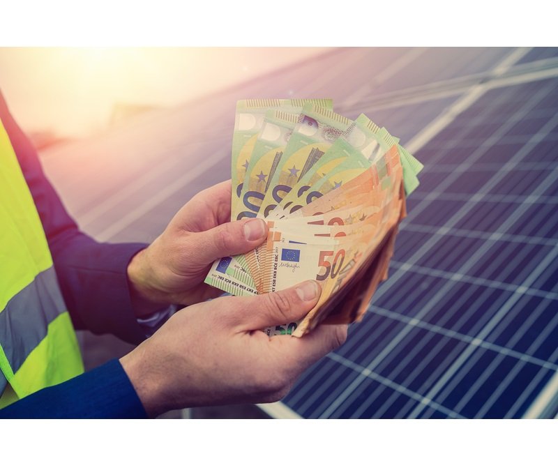 Fermierii și antreprenorii din industria alimentară, invitați să acceseze fonduri europene pentru energie regenerabilă București – Fermierii și antreprenorii români din sectorul alimentar au la dispoziție o nouă oportunitate de a accesa fonduri europene pentru a-și instala panouri solare
