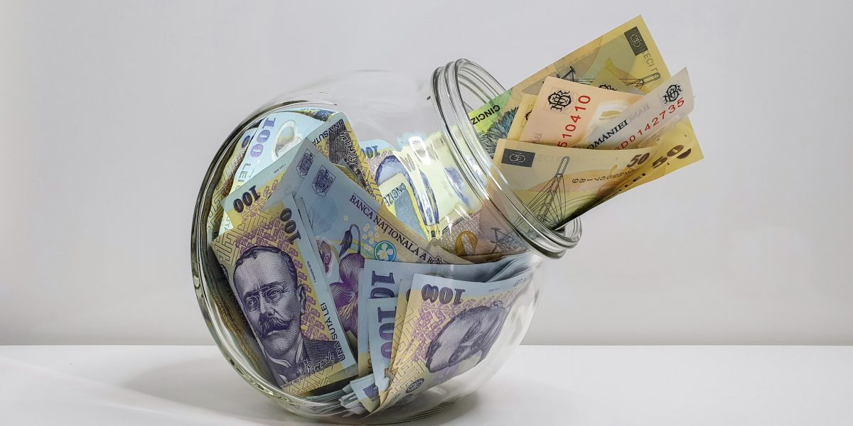 bani-lei-tezaur-dreamstime.jpg - JurnalUrban