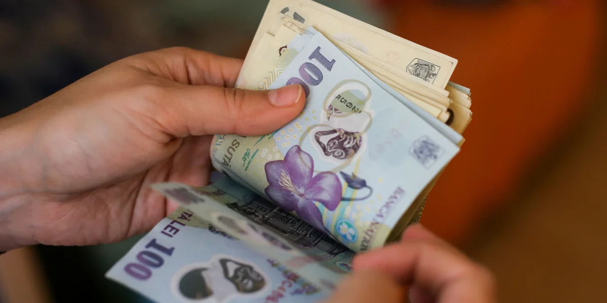 bani-salarii.webp.webp - JurnalUrban