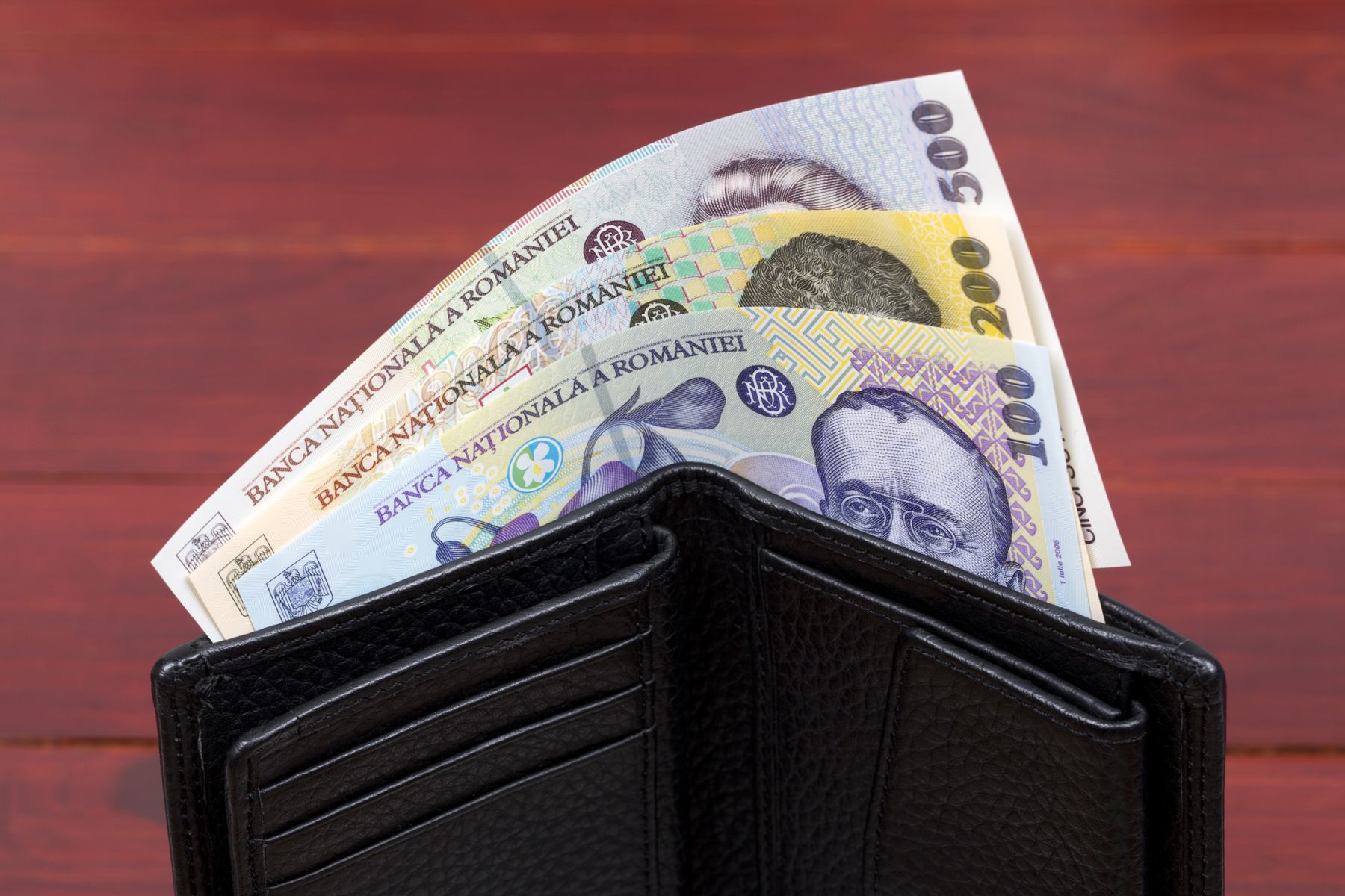 Economia fragilă și sfaturile unui expert: Cum să navighezi printre crize În vremuri de instabilitate economică, sfaturile unui profesionist pot face diferența între panică și siguranță