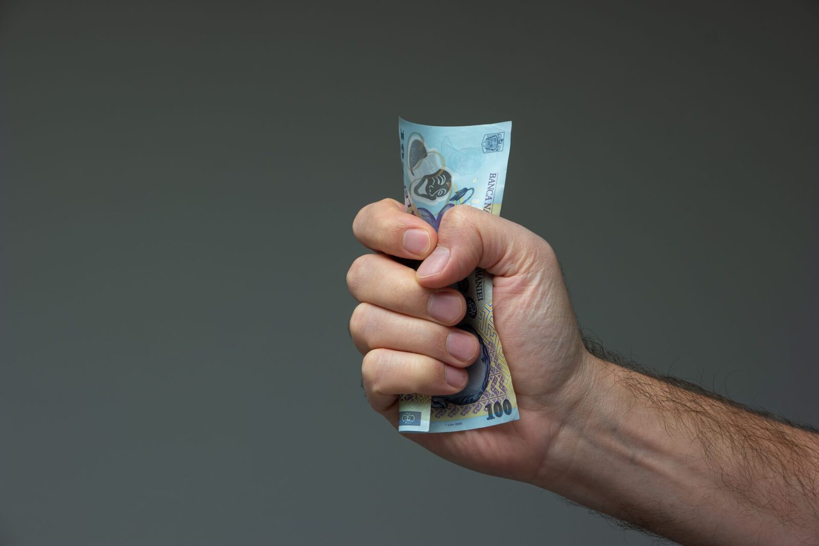 Lista RUȘINII: Cine va fi trecut pe lista datornicilor la taxe locale în România?