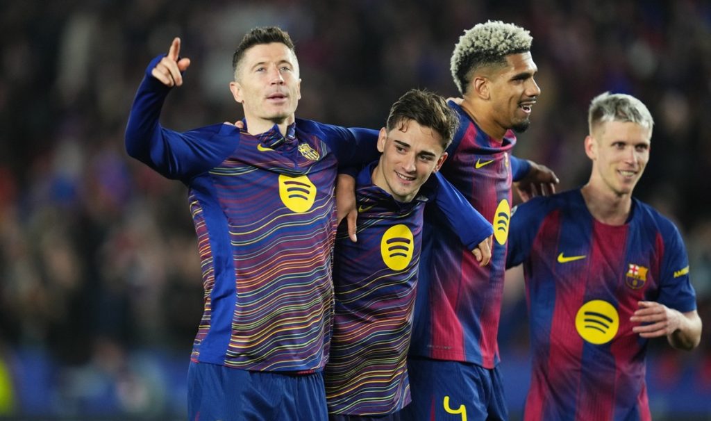Barcelona primește o veste bună înainte de duelul cu Atletico Madrid din Liga Campionilor Fundasul uruguayan Ronald Araujo, accidentat sâmbătă în meciul de pe terenul lui Atletico Madrid din La Liga, a revenit la antrenamentele echipei FC Barcelona