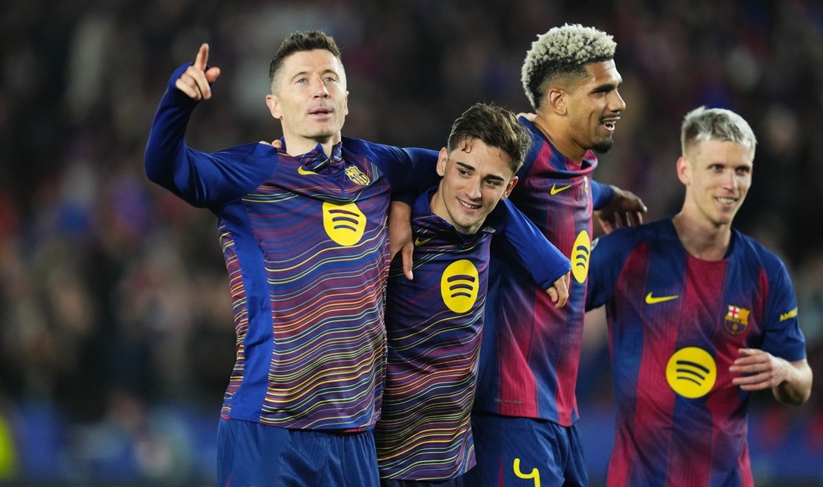 Barcelona primește o veste bună înainte de duelul cu Atletico Madrid din Liga Campionilor Fundasul uruguayan Ronald Araujo, accidentat sâmbătă în meciul de pe terenul lui Atletico Madrid din La Liga, a revenit la antrenamentele echipei FC Barcelona