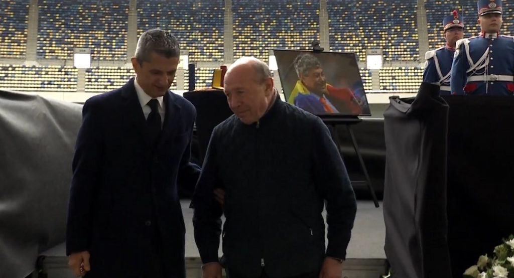 Băsescu, omagiu pentru Lucescu la 17 ani după decorare: „Un singur cuvânt”