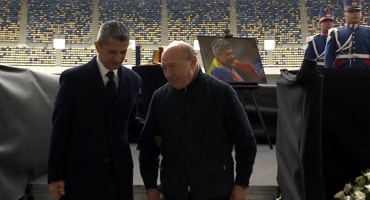 Băsescu, omagiu pentru Lucescu la 17 ani după decorare: „Un singur cuvânt”