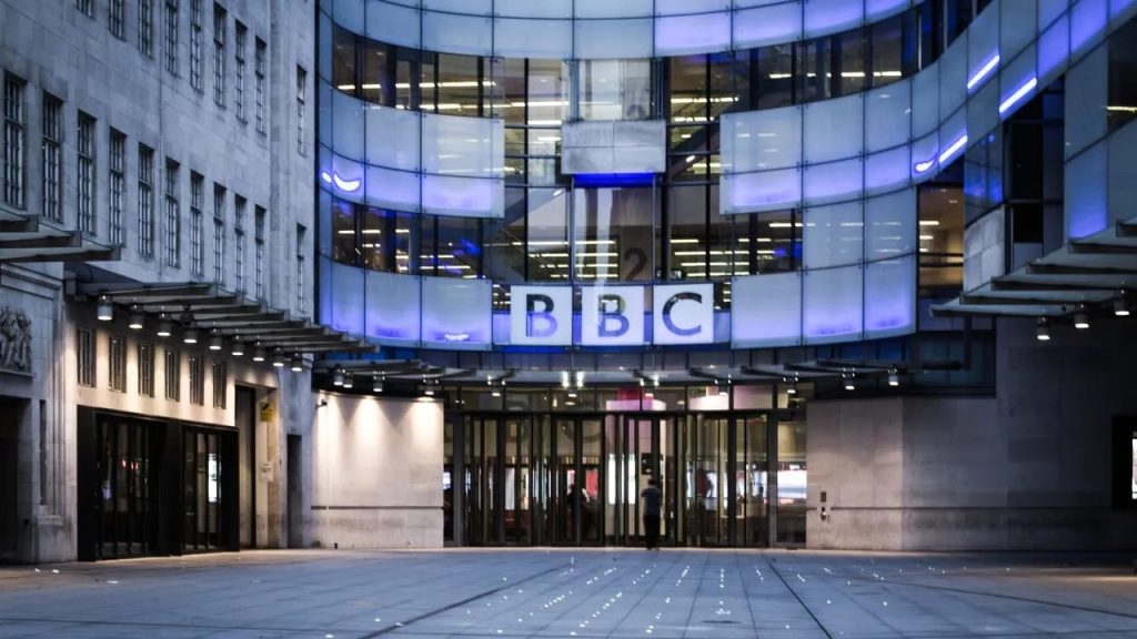 BBC dă afară 2000 de angajați: Cea mai mare restructurare din ultimii 15 ani