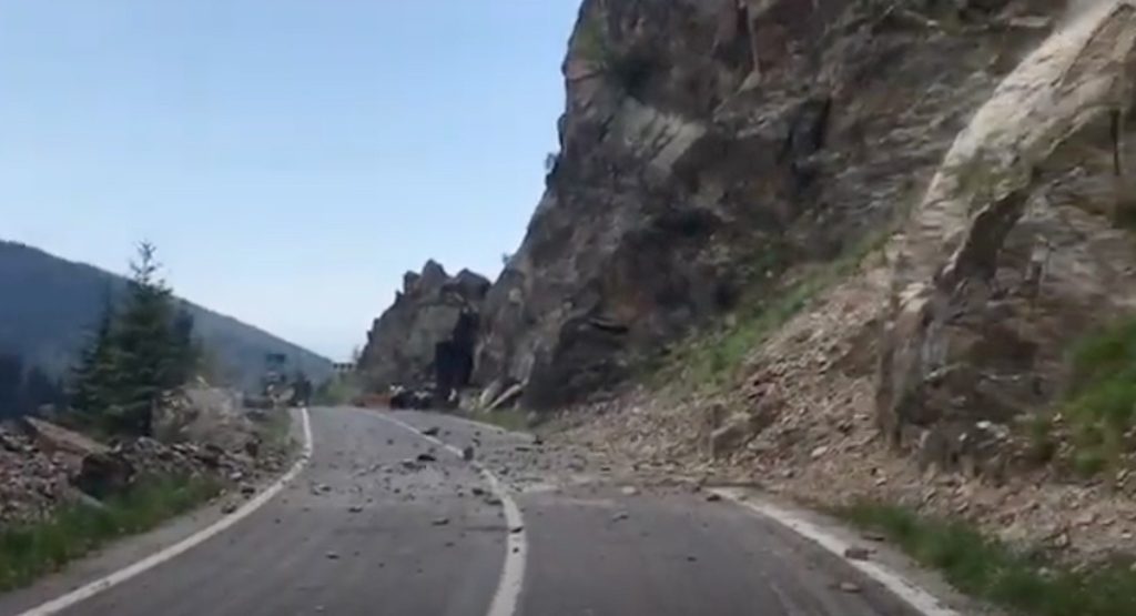 Risc de căderi de pietre în Cheile Bicazului: Atenție sporită pentru turiști