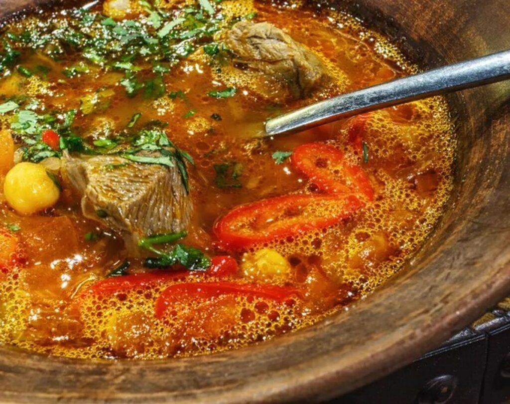 Cine NU are voie să guste miel de Paște: Avertismentul medicilor din România