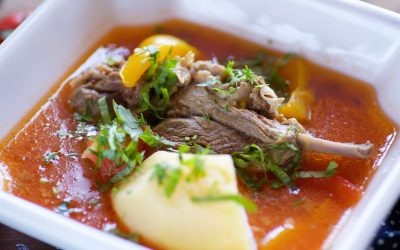 Borș de miel: Da sau nu? Beneficii, riscuri și cum îl mâncăm corect