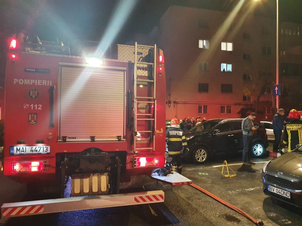 Incendiu la Brașov: 25 de persoane, evacuate dintr-un apartament