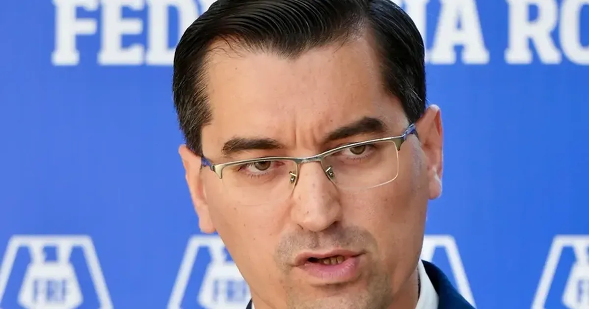 Tribunalul București a respins cererea de suspendare a alegerilor FRF: Răzvan Burleanu, confirmat pentru al patrulea mandat Tribunalul București a publicat motivarea deciziei prin care a respins ordonanța președințială prin care ILIE Drăgan încerca să suspende alegerile pentru funcția de președinte al Federației Române de Fotbal (FRF)