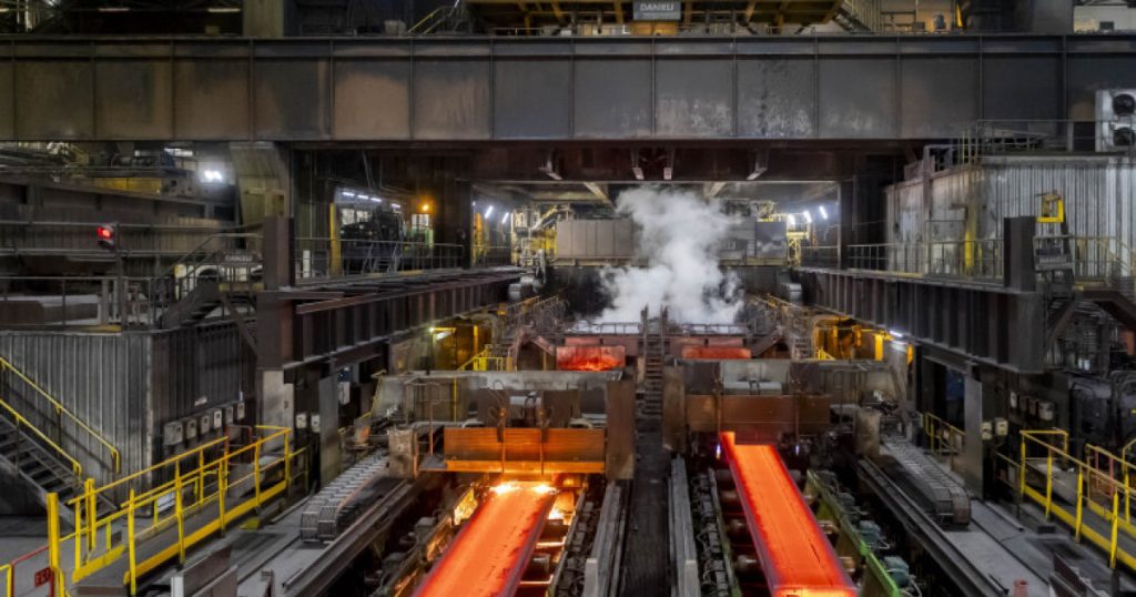 Consiliul Concurenței a dat undă verde: Grupul Umbrărescu preia combinatul ArcelorMittal Hunedoara Consiliul Concurenței a autorizat tranzacția prin care UMB Steel SRL, parte a grupului UMB deținut de familia Umbrărescu, vrea să preia activele ArcelorMittal Hunedoara SA