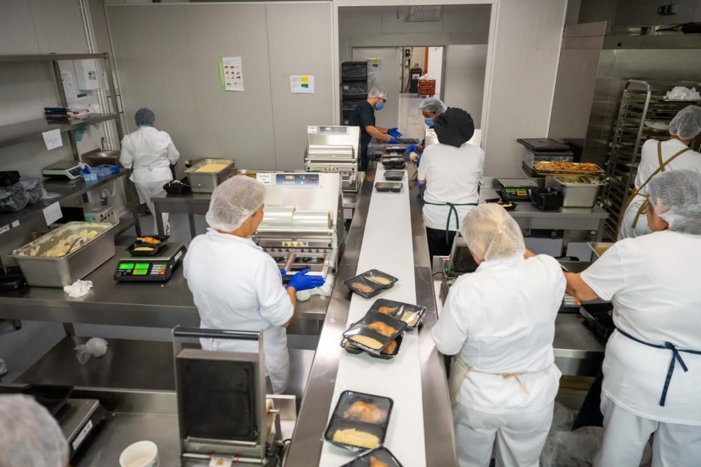 Banca Locală de Alimente Sector 6 vrea parteneriate cu operatorii agroalimentari pentru a reduce risipa Banca Locală de Alimente Sector 6 își propune să colaboreze cu companiile din domeniul agroalimentar pentru a diminua risipa alimentară