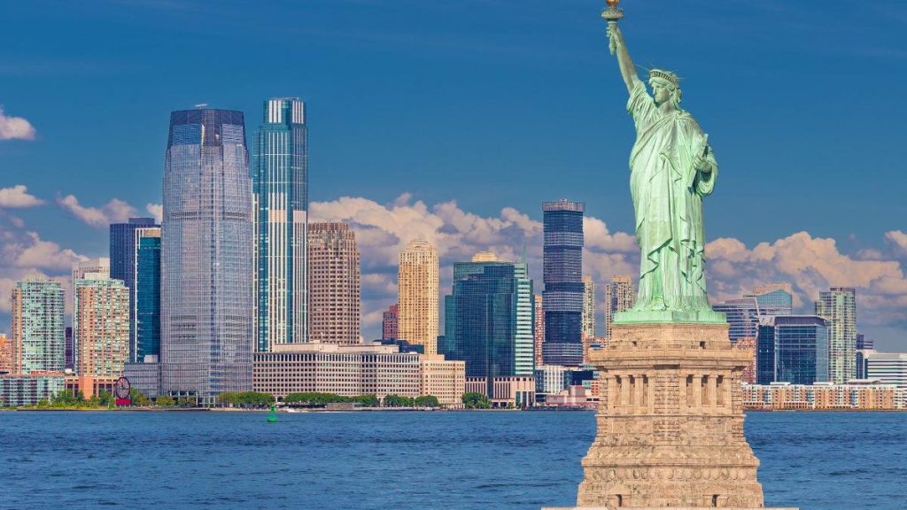 California, mai puternică decât Franța, New York domină Europa