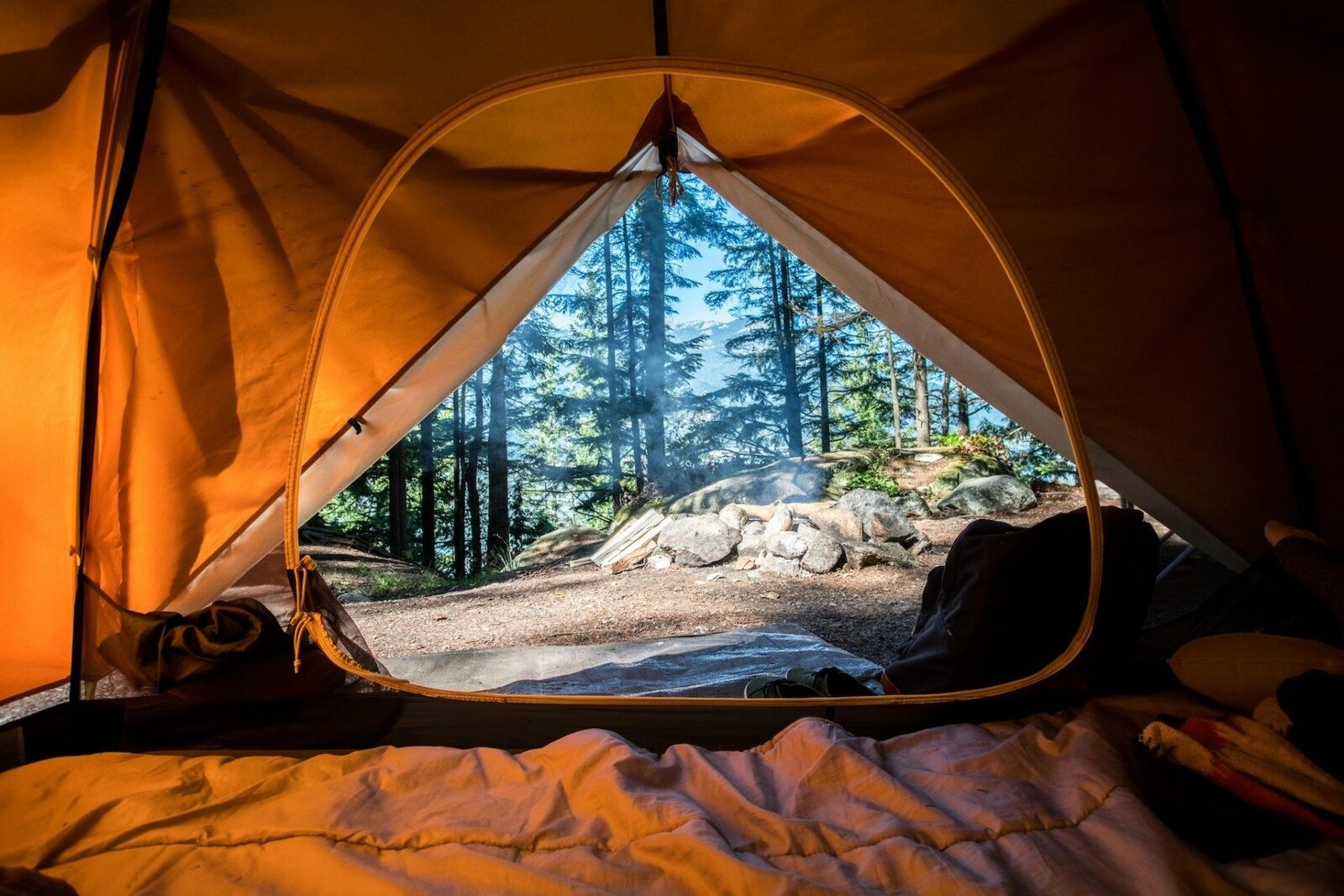 Camping pentru un somn odihnitor: Cum te ajută natura să dormi bine