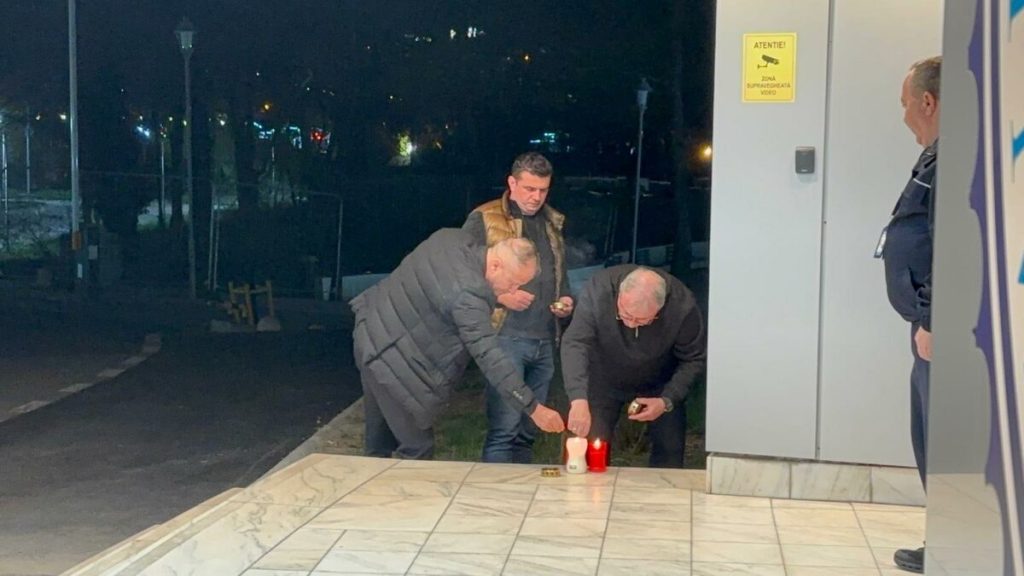 Marți seara, flăcările candelelor au luminat fața Spitalului Universitar de Urgență din București