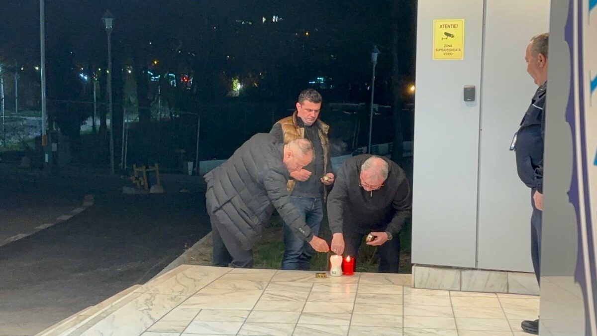 Marți seara, flăcările candelelor au luminat fața Spitalului Universitar de Urgență din București