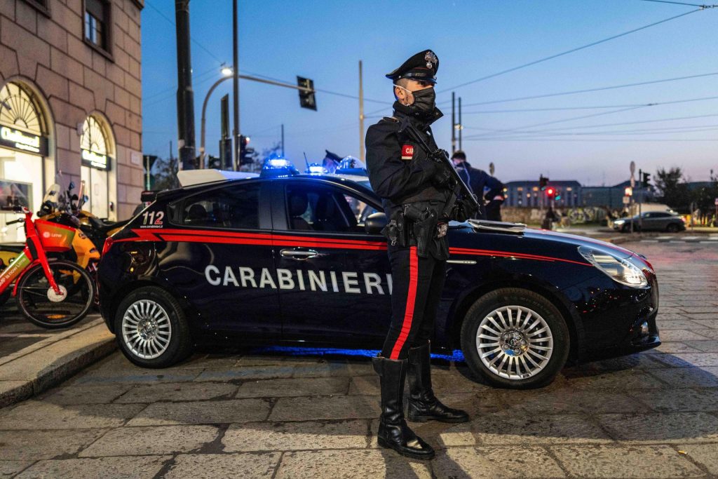 Jaf armat în Italia: Zeci de ostatici, trupele speciale, în drum spre bancă!