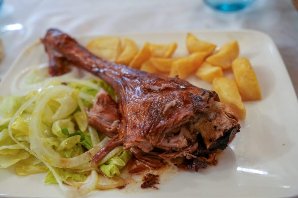 5 garnituri sănătoase lângă mielul de Paște: Cum mâncăm echilibrat?