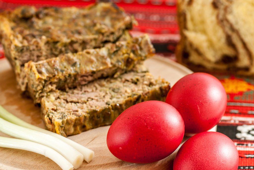 Carnea de miel se scumpește în Bulgaria, crescătorii acuză importurile ilegale Crescătorii de ovine din Bulgaria se confruntă cu o criză acută, marcată de scumpirea cărnii de miel și de importurile ilegale, care le afectează afacerile