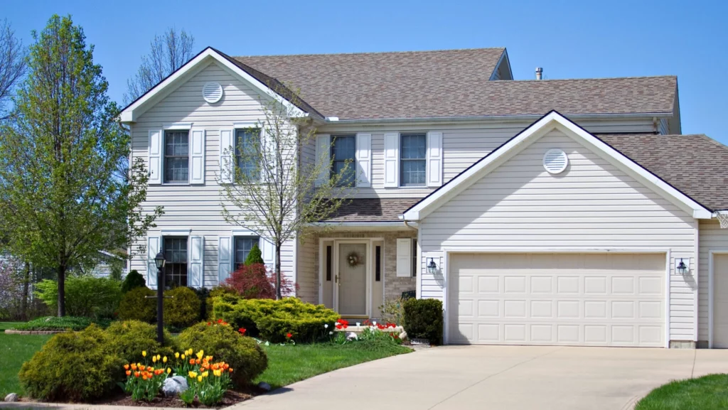 Amenzi USTURĂTOARE pentru românii la curte: Controale în forță din partea primăriilor