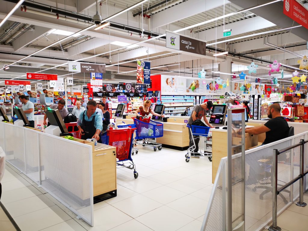 Magazinele marilor retaileri își modifică programul de funcționare cu ocazia sărbătorilor de Paște din anul 2026