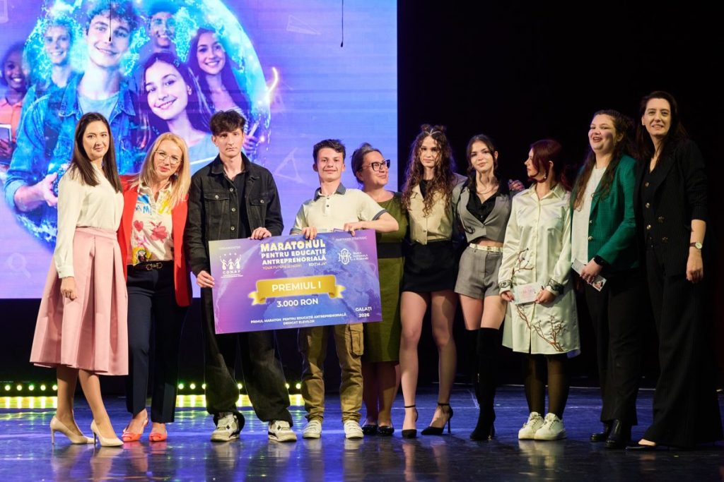 Elevi din Galați, campioni la Maratonul CONAF: Afacere cu haine reciclate?