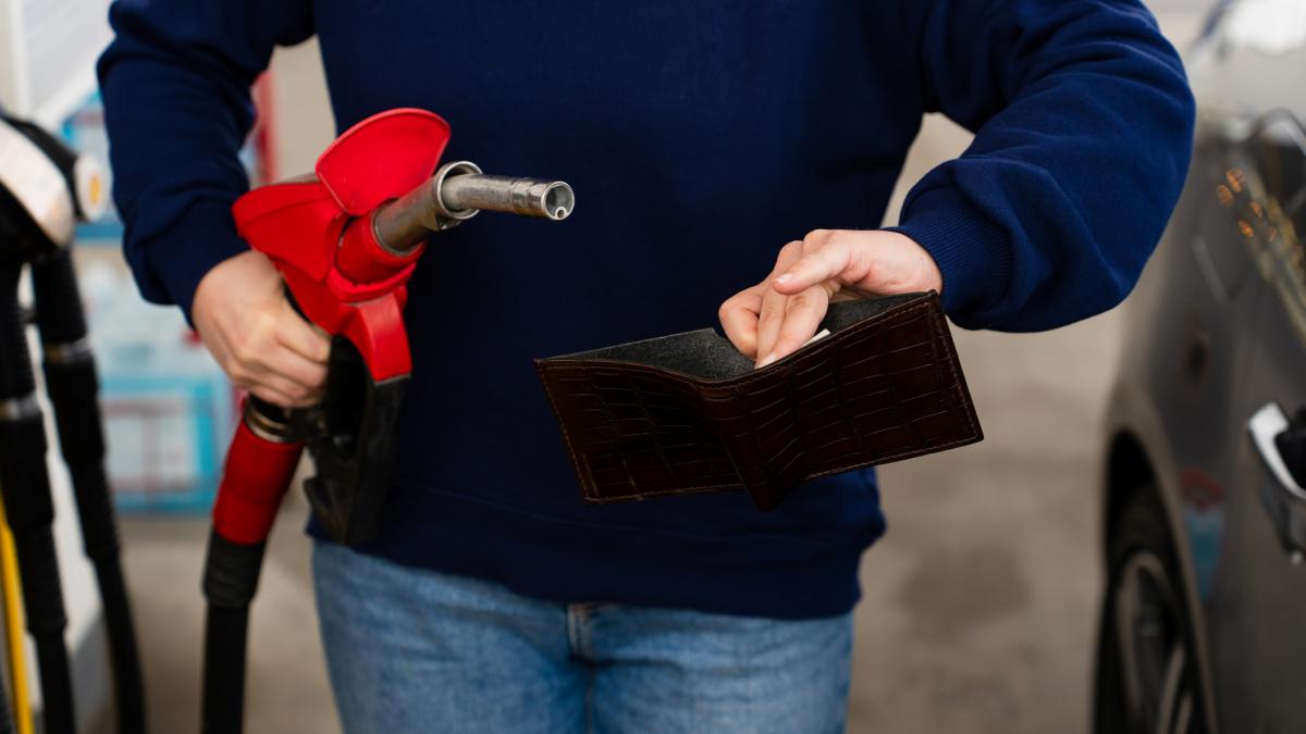 Benzina și motorina, mai ieftine sâmbătă: Petrom și Lukoil scad prețurile