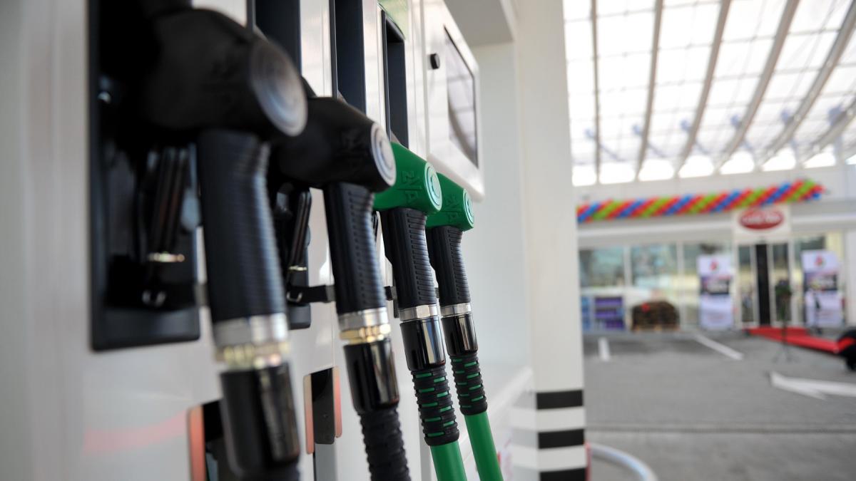 Benzina și motorina: Cât plătesc șoferii vineri. Unde sunt cele mai mici prețuri?