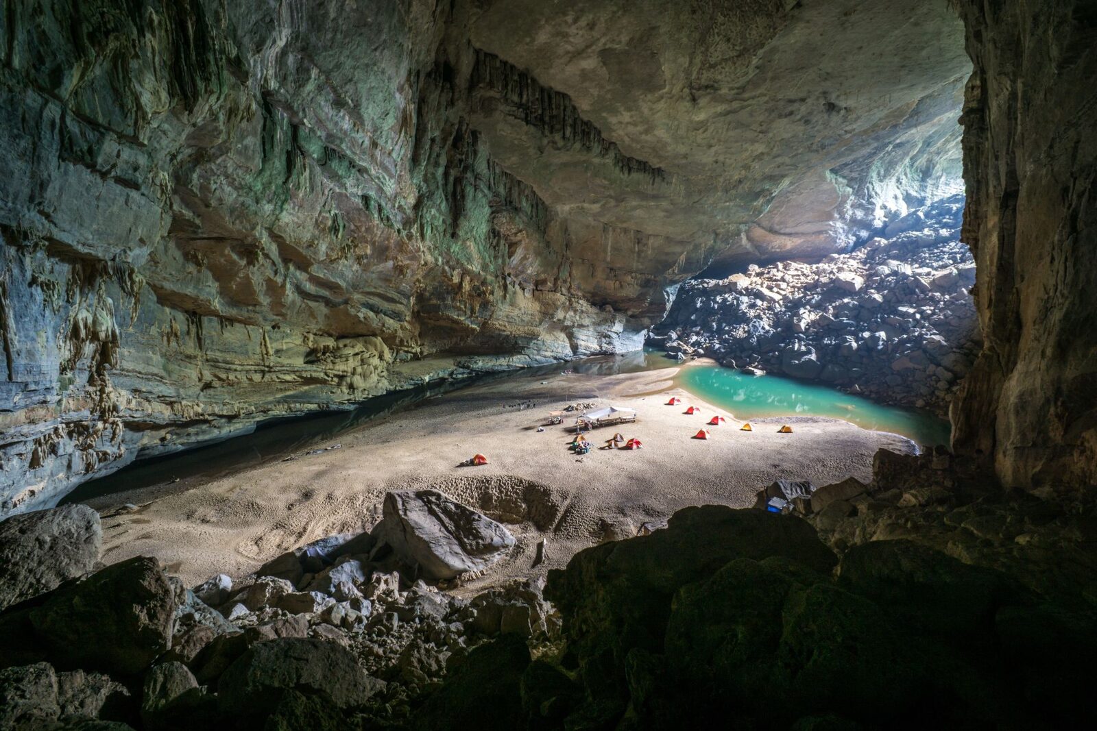Bărbatul care a găsit cea mai mare peșteră din lume și a „pierdut-o”
