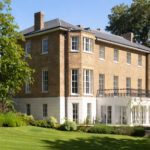 Megabogat: Casa din Londra, vândută cu 300 mil. €! Are chiar și buncăr!