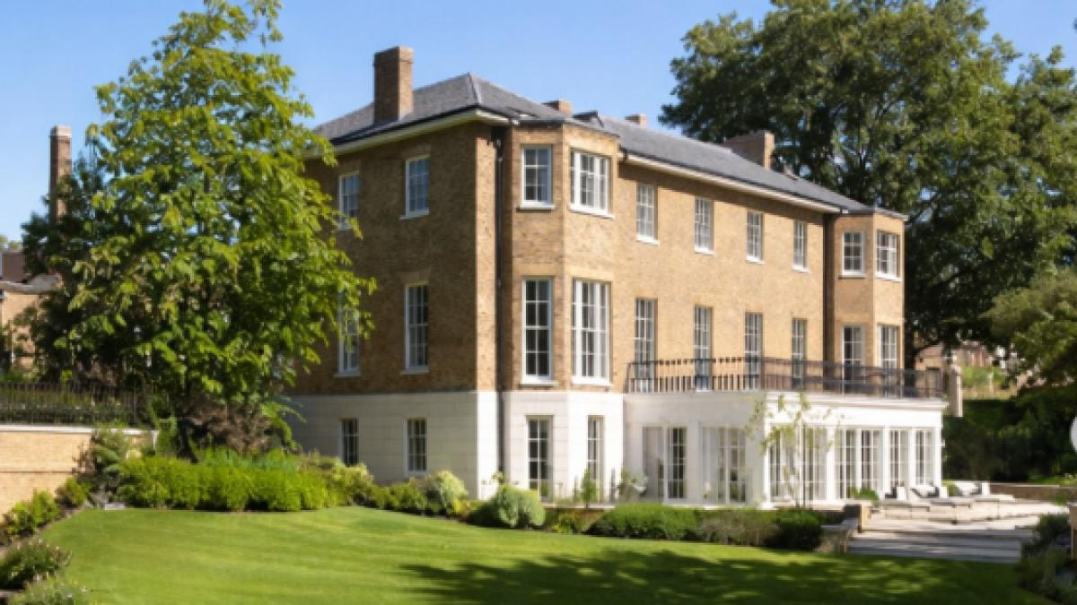 Megabogat: Casa din Londra, vândută cu 300 mil. €! Are chiar și buncăr!