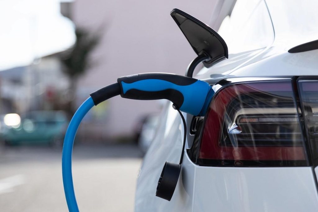 EV-urile electrice, explozie în România: Vânzări +150%, cota de piață 6,5%