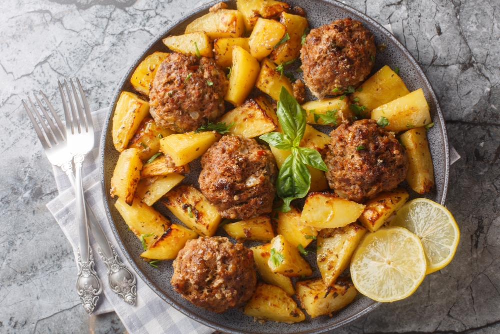 Secretele bucătarilor greci: Cum faci chiftele perfecte la cuptor!