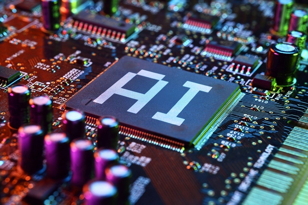 Noua tehnologie EUV promite un salt uriaș pentru cipurile AI Tehnologia de ultimă generație, bazată pe litografia EUV, dezvoltată de compania olandeză ASML, deschide noi orizonturi în producția de cipuri, cu un impact major în domeniul inteligenței artificiale