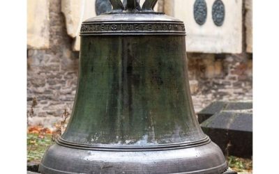 Bărbat rănit grav la Bacău, după ce clopotul l-a zdrobit în timpul slujbei