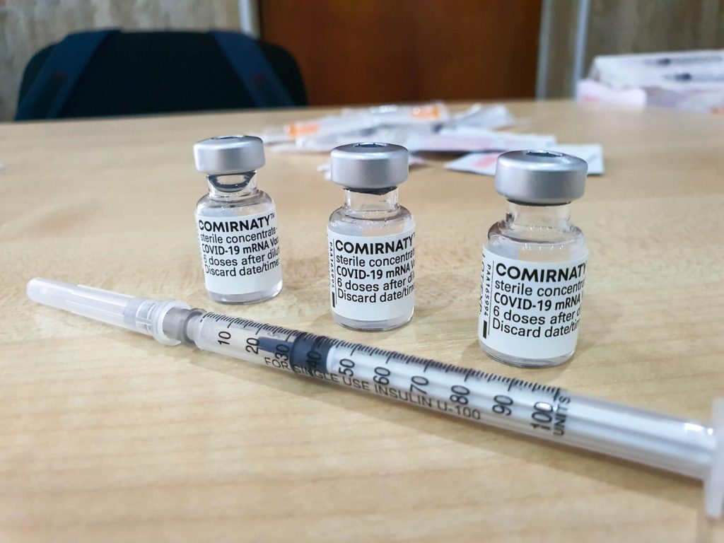 România, obligată la plata a peste 3 miliarde de lei către Pfizer și BioNTech Tribunalul de Primă Instanță Francofon din Bruxelles a emis o decizie care obligă România la plata unei sume considerabile către companiile farmaceutice Pfizer și BioNTech