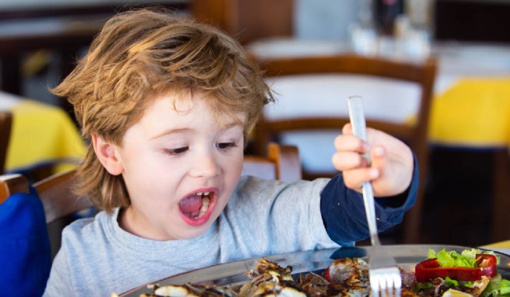 Copiii nu fac mofturi la mâncare: De ce refuză alimentele e simplu biologic