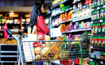 Românii, cu pungile tot mai ușoare: Consumul în picaj, concedieri pe fondul inflației