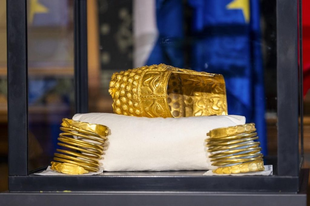 Jaf teribil: Comoara dacică furată, judecată în Olanda la Drents Museum