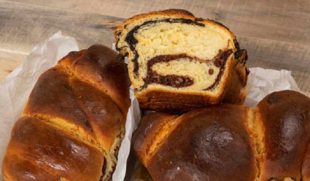 Cozonacul, dușmanul siluetei? Ce se petrece în corp, din prima mușcătură