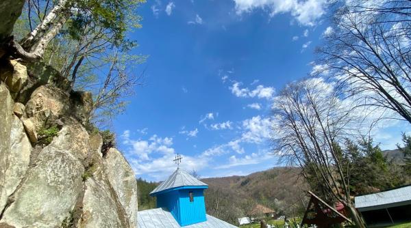 Vineri, la Berlin: Fost preot, despre o lume fără genunchi și „zei” la pândă