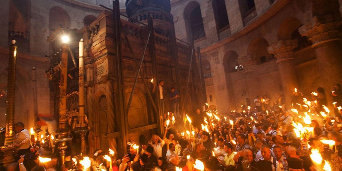 cum-va-ajunge-lumina-sfanta-in-romania-in-mijlocul-razboiului-israelului-alerta-e-9-9-speram-sa-nu-e.webp - JurnalUrban